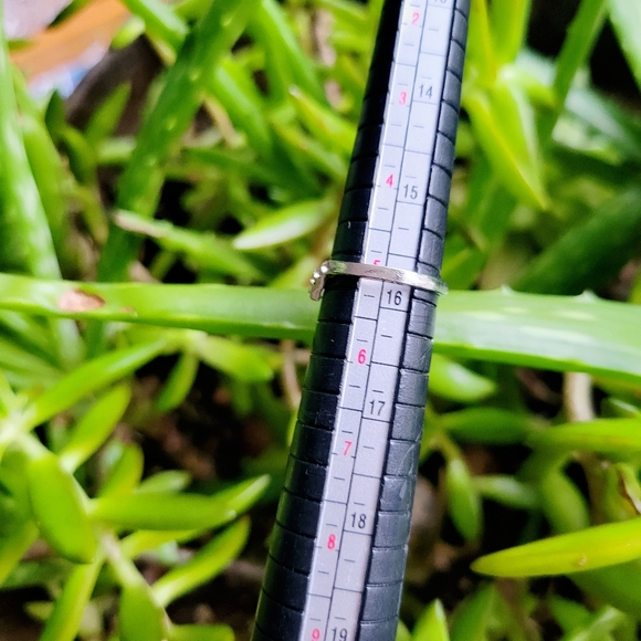 New Classic Silver Simple Dainty Silver Rhinestone Arrow Wishbone Ring, sz 5 - Picture 9 of 9